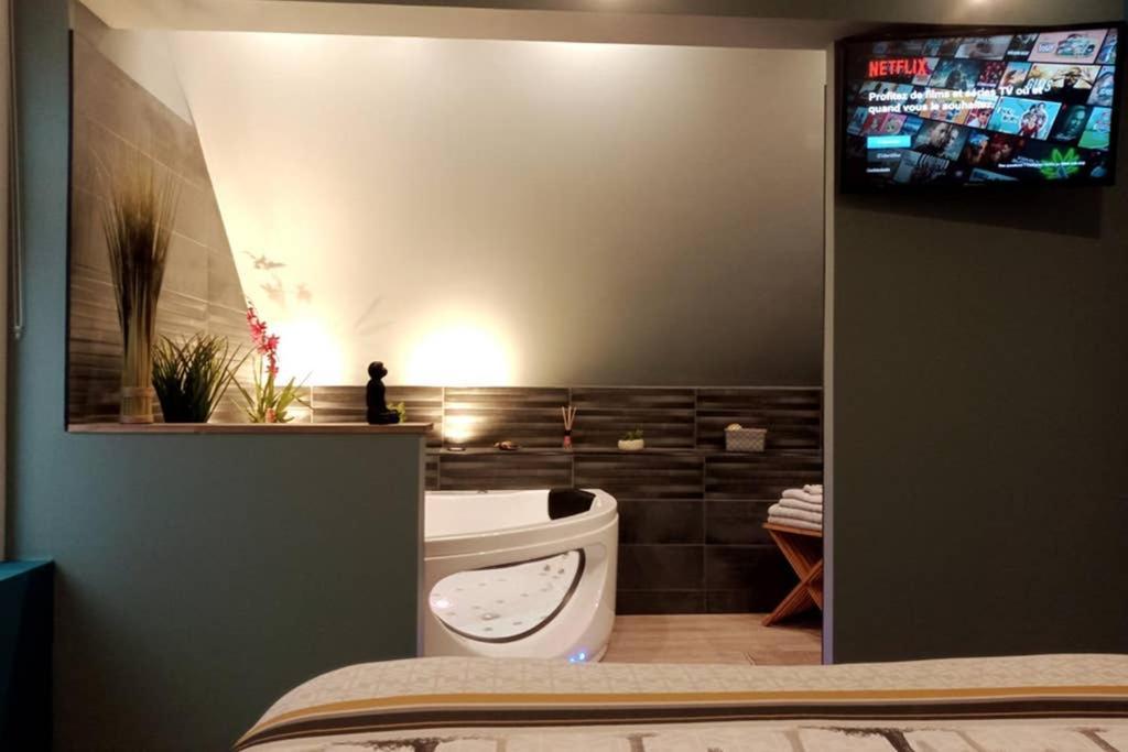 L'Evasion... Balneo. Apartment Sainte-Savine Ngoại thất bức ảnh